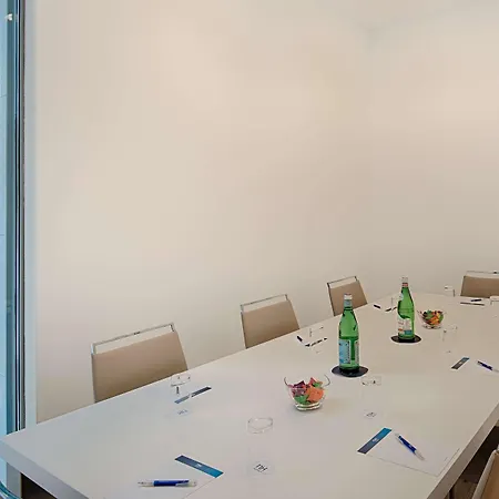 إن إتش 4* ترينتو